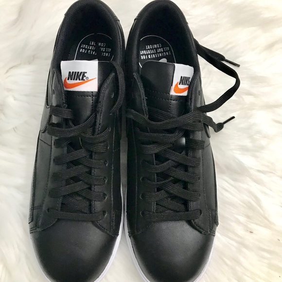 black flat nikes